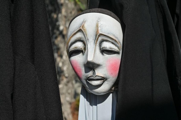 В Заводоуковске актеры-волонтеры показывают спектакли детям с ОВЗ на дому 