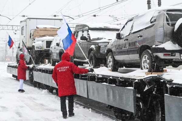11 автомобилей отправили из Тюмени бойцам в зону СВО