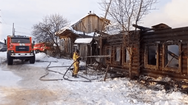 Два человека погибли при пожаре в Ярковском районе
