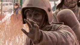 Памятник сотрудникам МЧС открыли в Тюмени в День спасателя