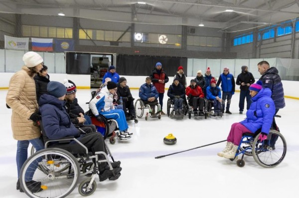 Александр Моор: тюменские спортсмены-колясочники смогут заниматься керлингом в новом ледовом комплексе