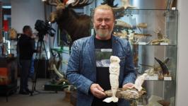 Работы 13 мастеров-косторезов выставили в галерее сувениров в Тюмени