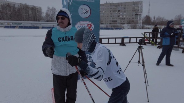 Более 200 спортсменов из разных регионов съехались на лыжные гонки в Тобольск