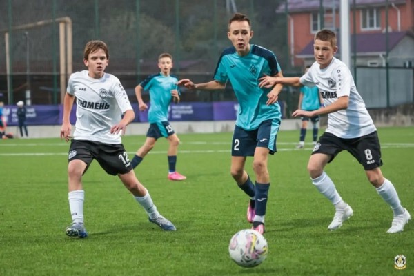 Двух тюменских футболистов пригласили в сборную России