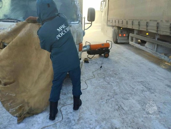 Водителю грузовика помог пункт обогрева на трассе Тюмень-Омск