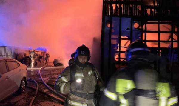 Пожар в автосервисе потушили в Тюменском районе