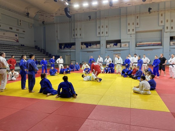 Более 50 тюменцев выступят на чемпионате УФО по самбо Более 50 тюменцев выступят на чемпионате УФО по самбо