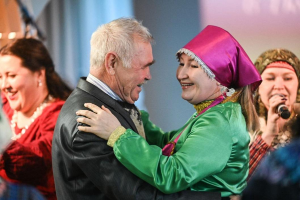 Национальным танцам и ткачеству обучают на Днях удмуртской культуры в Тюмени