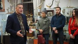 Работы 13 мастеров-косторезов выставили в галерее сувениров в Тюмени