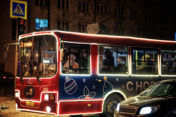 В Тобольске пассажиры новогоднего музыкального автобуса получат угощения