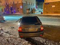 Пьяный водитель снес столб в центре Тюмени 