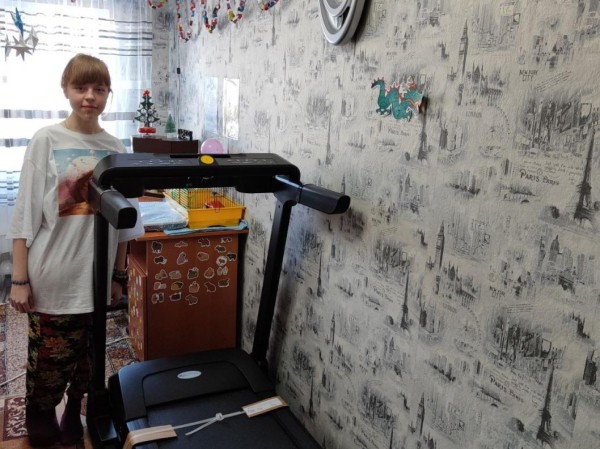 По просьбе Александра Моора девочек из Краснодона передали беговую дорожку