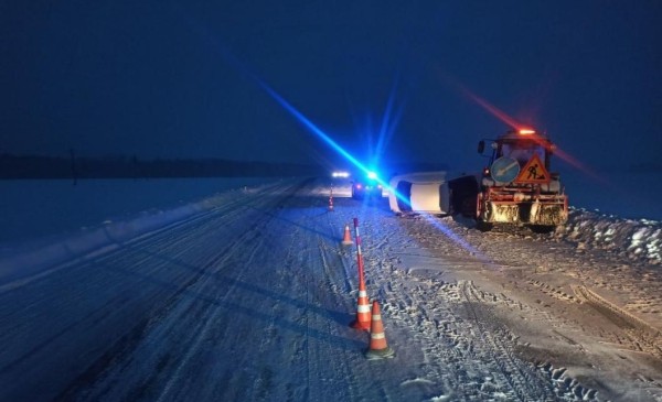 Двое детей пострадали в авариях на тюменских трассах 7 января