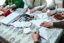 Тюменские волонтёры помогают гостям выставки "Россия" создавать семейные флотилии