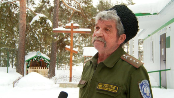 В Тюневском сельском поселении плетут маскировочные сети и собирают теплую одежду для бойцов