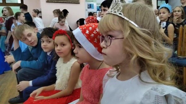 Воспитанники Тобольской православной гимназии устроили концерт к Рождеству Воспитанники Тобольской православной гимназии устроили концерт к Рождеству