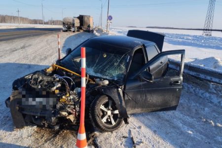 ДТП с двумя грузовиками и легковым автомобилем произошло на трассе Тюмень – Омск