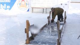 На &ldquo;базе моржей&rdquo; в Тюмени оборудуют купели и строят церковь изо льда