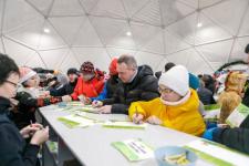 Почти 700 человек приняли участие в "Забеге обещаний" на тюменской набережной