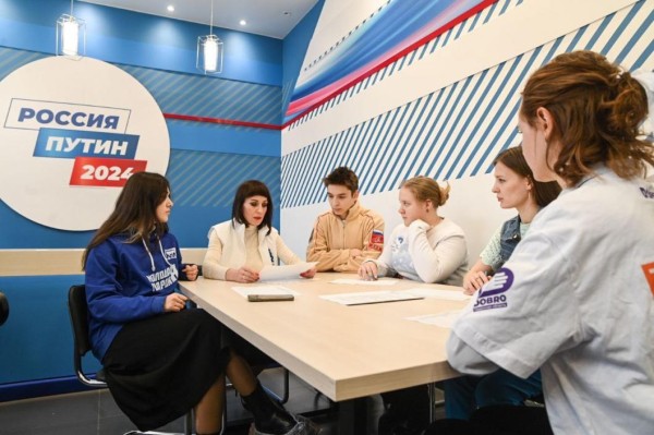 Первая часть подписей жителей Тюменской области в поддержку Владимира Путина&nbsp;передана&nbsp;в Центральный избирательный штаб