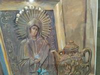 Ценители искусства успевают посмотреть картины на выставке "Палитра Ишима" 