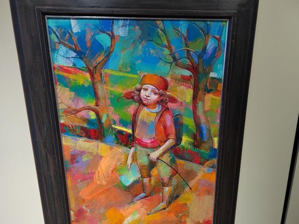 Ценители искусства успевают посмотреть картины на выставке "Палитра Ишима" 