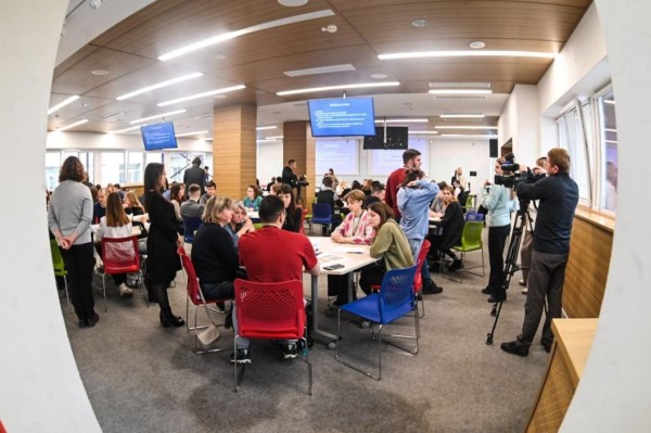 Александр Моор поздравил студентов и преподавателей с Днем российского студенчества