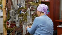 В Тюневском сельском поселении плетут маскировочные сети и собирают теплую одежду для бойцов