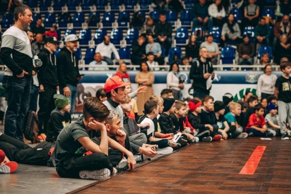 Тюменские танцоры поборются за медали чемпионата и первенства по брейк-дансу Тюменские танцоры поборются за медали чемпионата и первенства по брейк-дансу