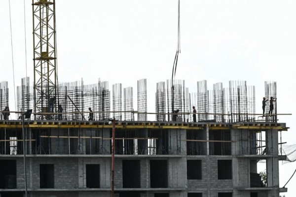 В Тюмени строитель получил травму после падения со второго этажа