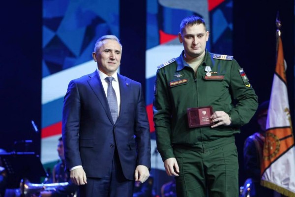 Александр Моор поздравил курсантов ТВВИКУ с Днем защитника Отечества