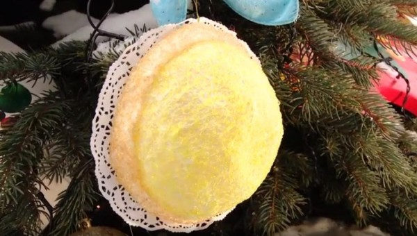 Елку Тюменской области на главной аллее ВДНХ украсили баурсаками 