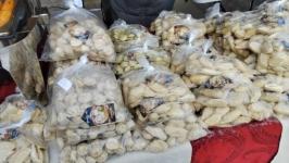 Жителей и гостей Тобольска угощают пельменями на фестивале на Базарной площади