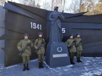 Мемориальную зону с планером, который выпускали в годы войны, открыли в парке Заводоуковска