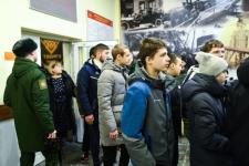 В ТВВИКУ будущим абитуриентам показали динамические тренажеры и образцы техники