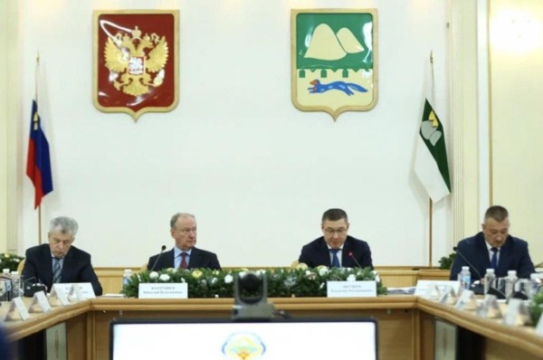 Владимир Якушев: природные пожары &mdash; наиболее серьёзные угрозы для жителей регионов УФО