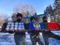 Мемориальную зону с планером, который выпускали в годы войны, открыли в парке Заводоуковска