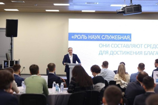 Александр Моор встретился с участниками президентской программы развития кадрового резерва Александр Моор встретился с участниками президентской программы развития кадрового резерва