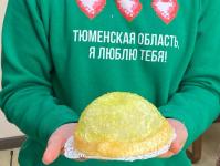 Елку Тюменской области на главной аллее ВДНХ украсили баурсаками 