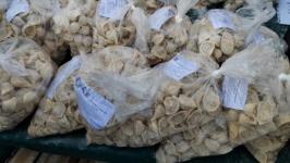 Жителей и гостей Тобольска угощают пельменями на фестивале на Базарной площади