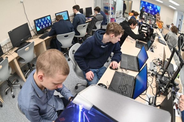 Выпускникам тюменских школ напомнили о пользе волонтерской деятельности при поступлении в вузы 