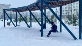 Скатиться с горки и сфотографироваться на фоне арт-объекта могут тюменцы в сквере Равновесия