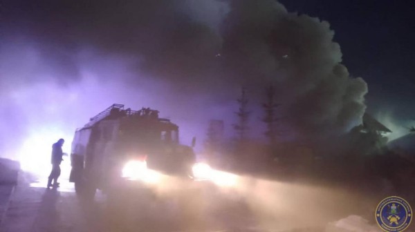 Двухэтажный дом загорелся на базе отдыха "Удача" в Тюменском районе Двухэтажный дом загорелся на базе отдыха "Удача" в Тюменском районе