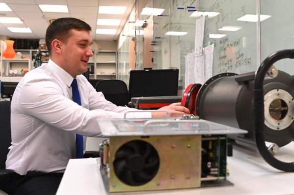 Тюменцы представляют рентгеновский аппарат для промышленного контроля в технопарке "Сколково" 