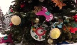 Елку Тюменской области на главной аллее ВДНХ украсили баурсаками 