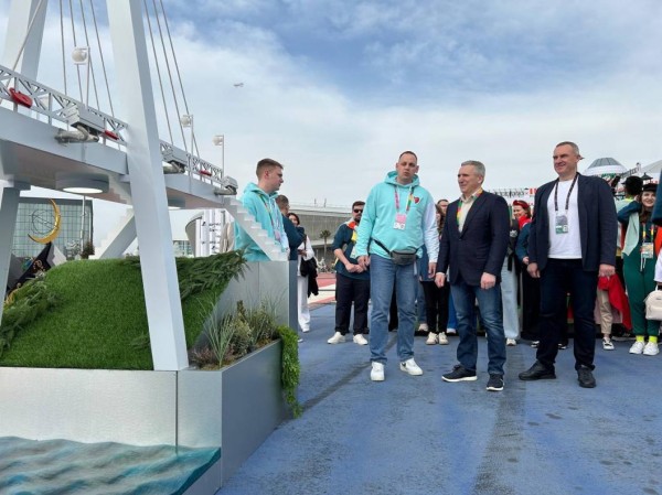 Мост Влюбленных в миниатюре представляет Тюменскую область на Всемирном фестивале молодёжи