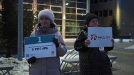 Участниц железнодорожного круиза "В Сибирь" встретили в Тюмени с цветами Участниц железнодорожного круиза "В Сибирь" встретили в Тюмени с цветами