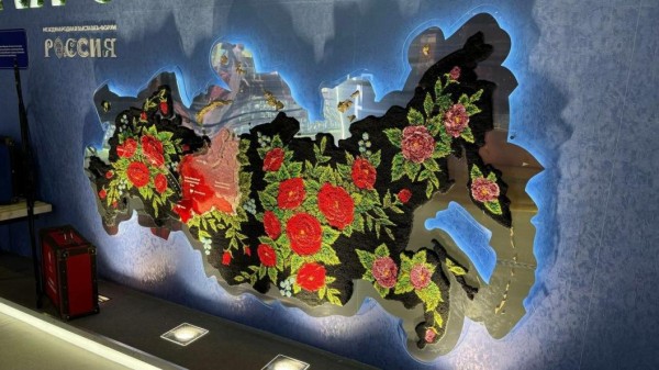 На стенде Тюменской области на выставке "Россия" в Москве "распустились" цветы