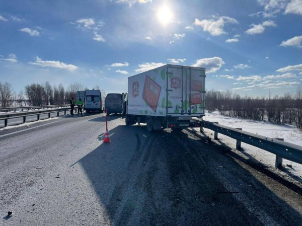 Водитель дорожной службы погиб на трассе Тюмень - Ханты-Мансийск