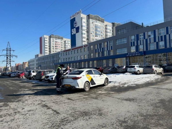 В Тюмени таксист перевозил месячного малыша с нарушениями